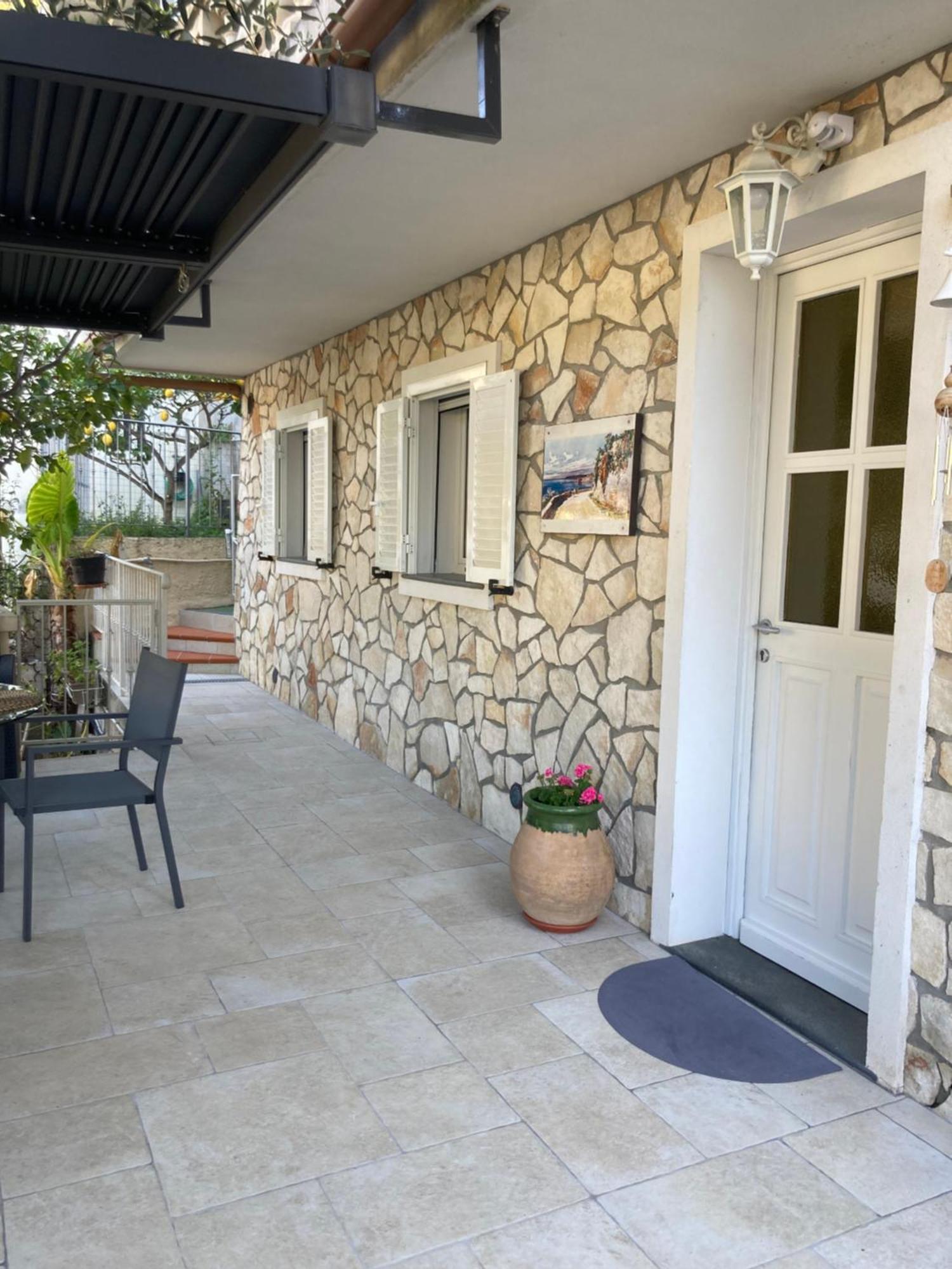 Studio Villa La Cigale Avec Grande Terrasse 멍똥 외부 사진